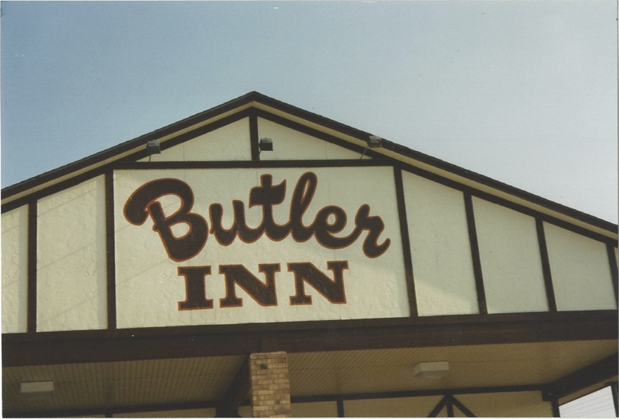 Close up picture of Butler Inn hotel sign board
